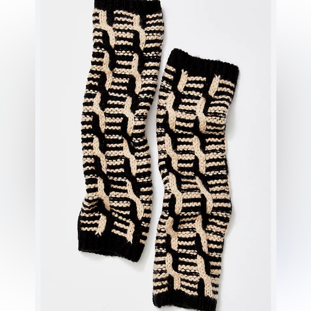 8018. Free People Mariella Cable Knit Arm Warmers - Picture 4 of 5